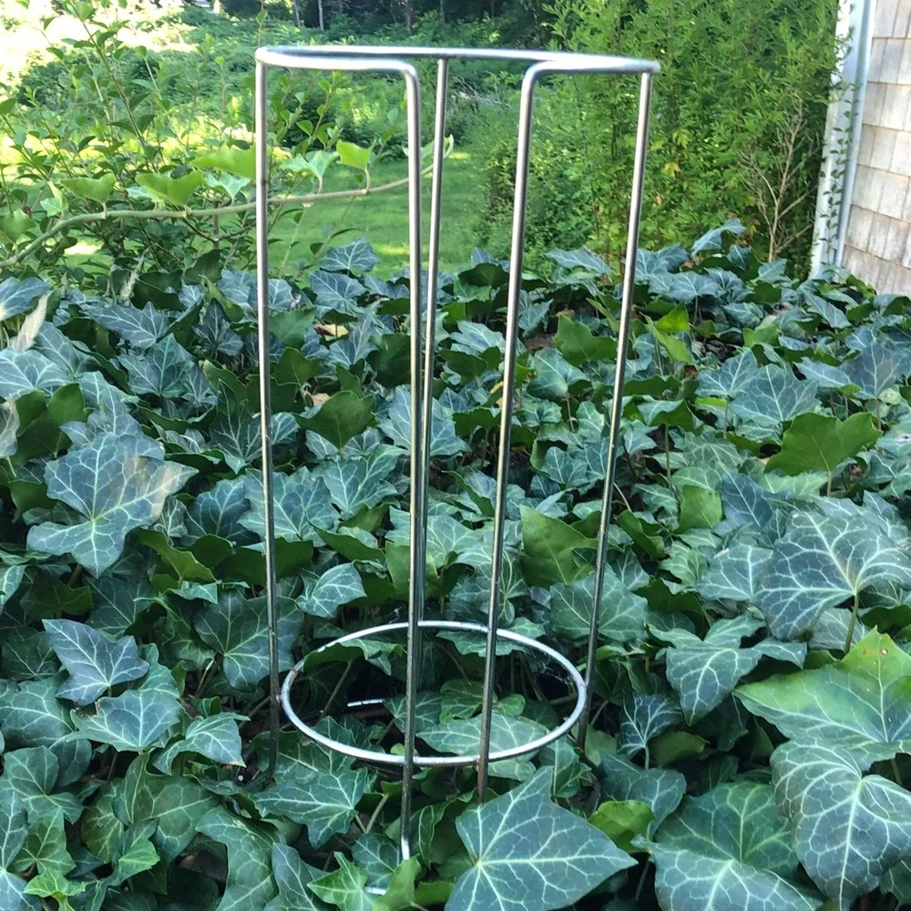Chrome Round Vertical soup/ oversized mug Support stand